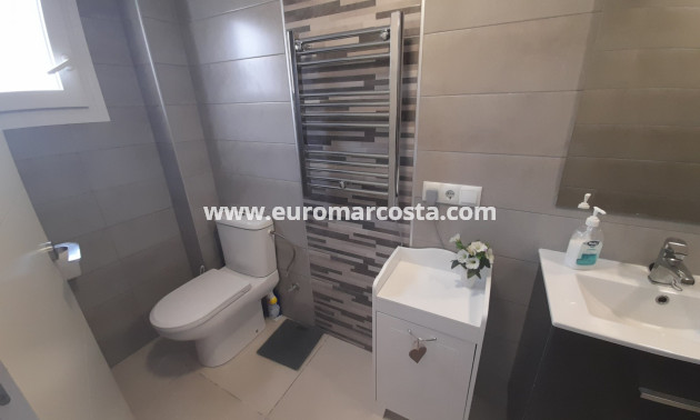 Objekte zum Wiederverkauf - - VILLA - Ciudad Quesada