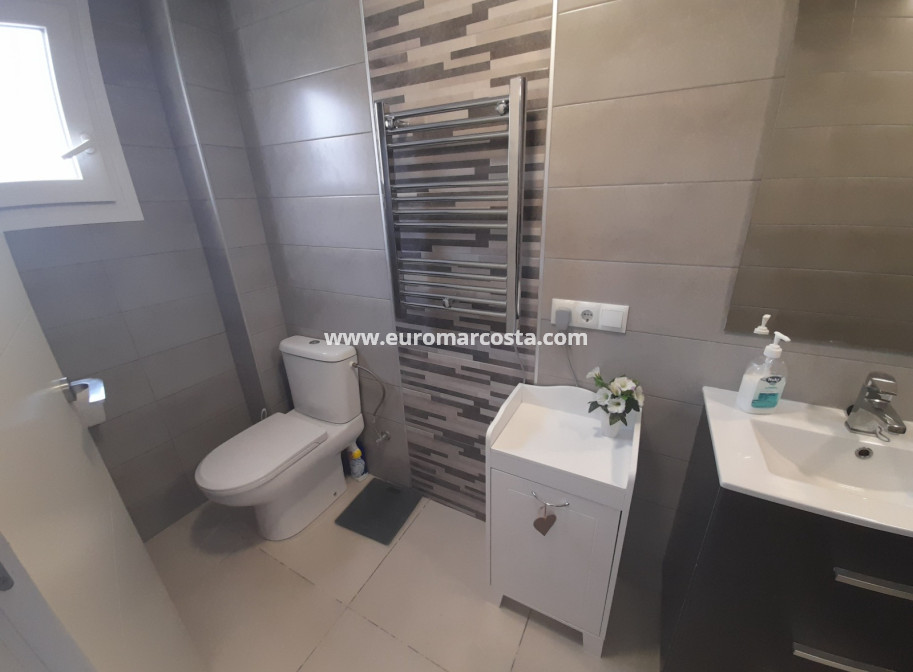 Objekte zum Wiederverkauf - - VILLA - Ciudad Quesada