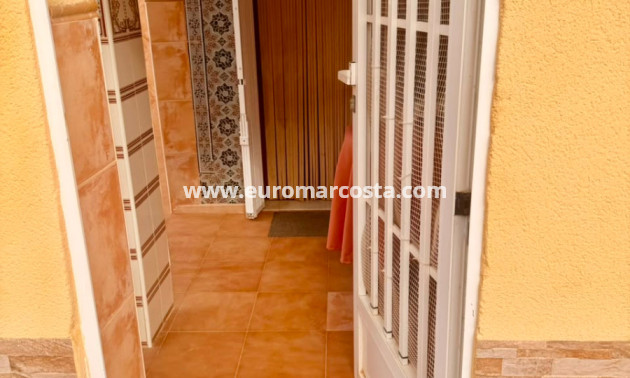 Sale - - TOWNHOUSE - Torrevieja