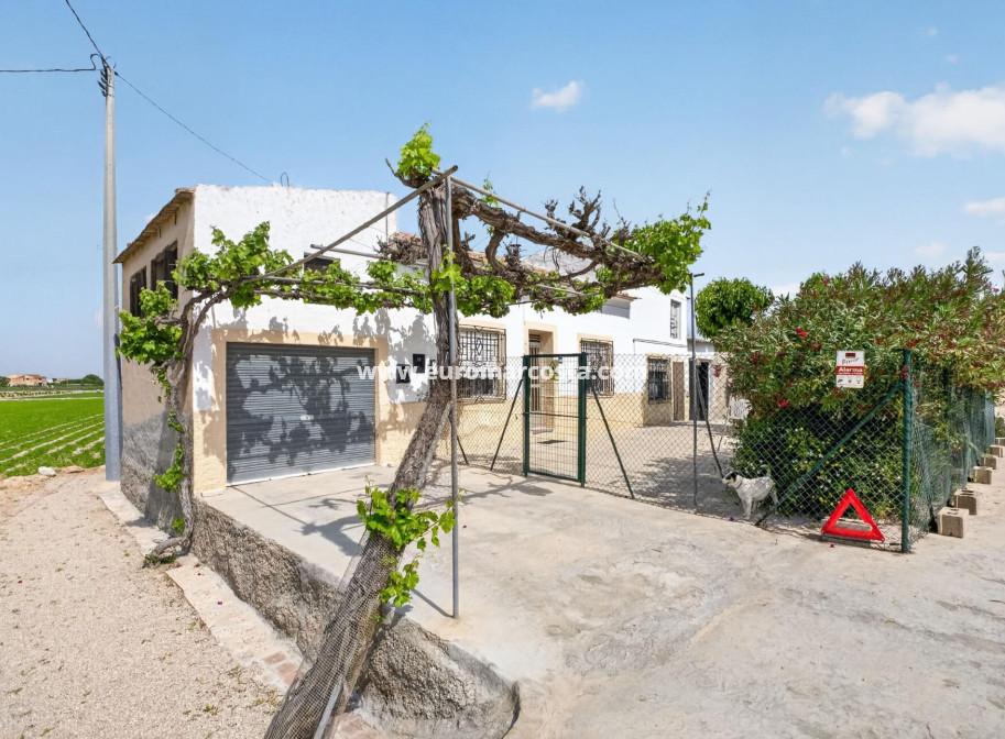 Sale - Country house - Orihuela - Desamparados-Hurchillo-Torremendo