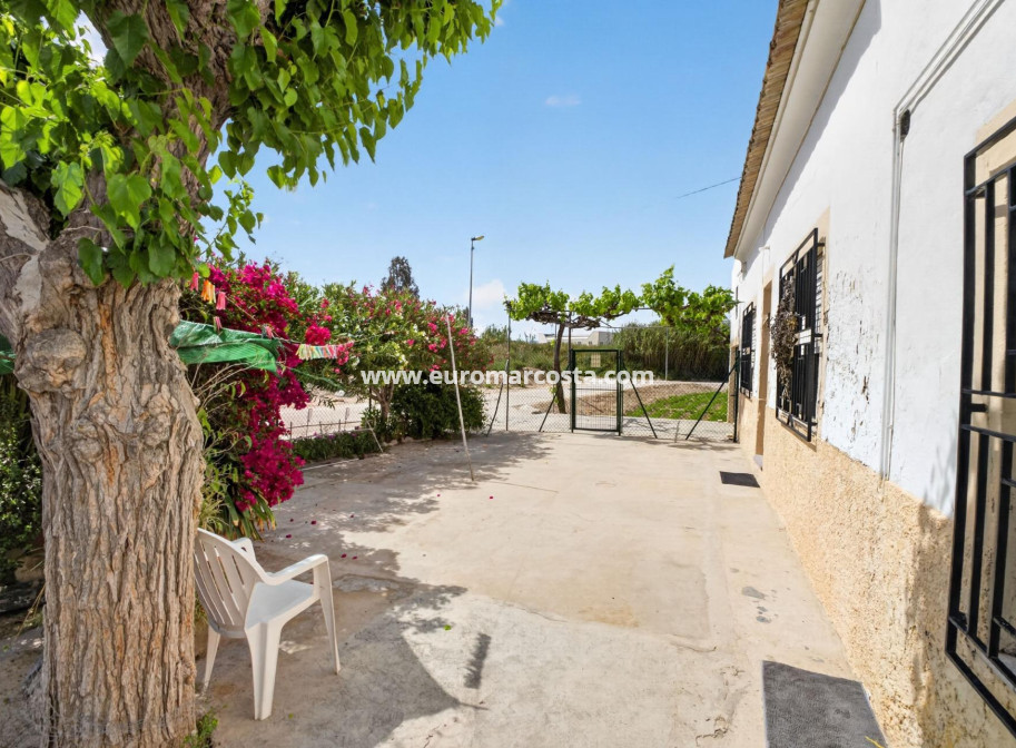 Sale - Country house - Orihuela - Desamparados-Hurchillo-Torremendo