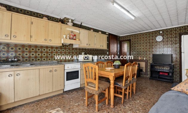 Sale - Country house - Orihuela - Desamparados-Hurchillo-Torremendo