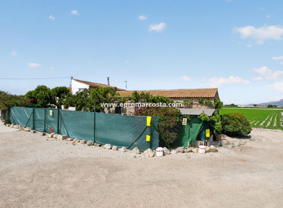 Sale - Country house - Orihuela - Desamparados-Hurchillo-Torremendo