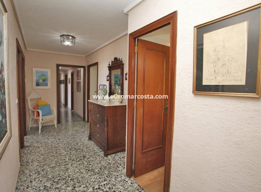 Objekte zum Wiederverkauf - Wohnung - Torrevieja - TORREVIEJA