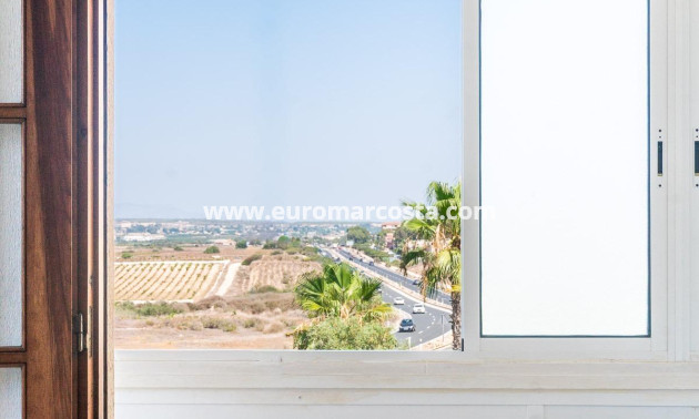 Sale - Apartment / flat - Torrevieja - La Mata