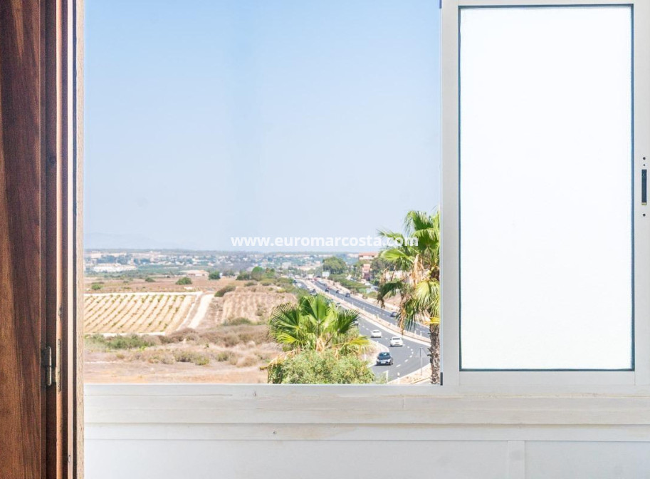 Sale - Apartment / flat - Torrevieja - La Mata