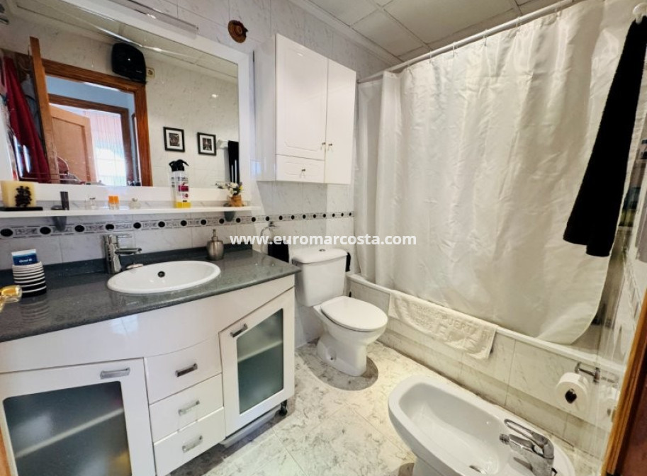 Sale - Apartment / flat - La Mata - TORREVIEJA