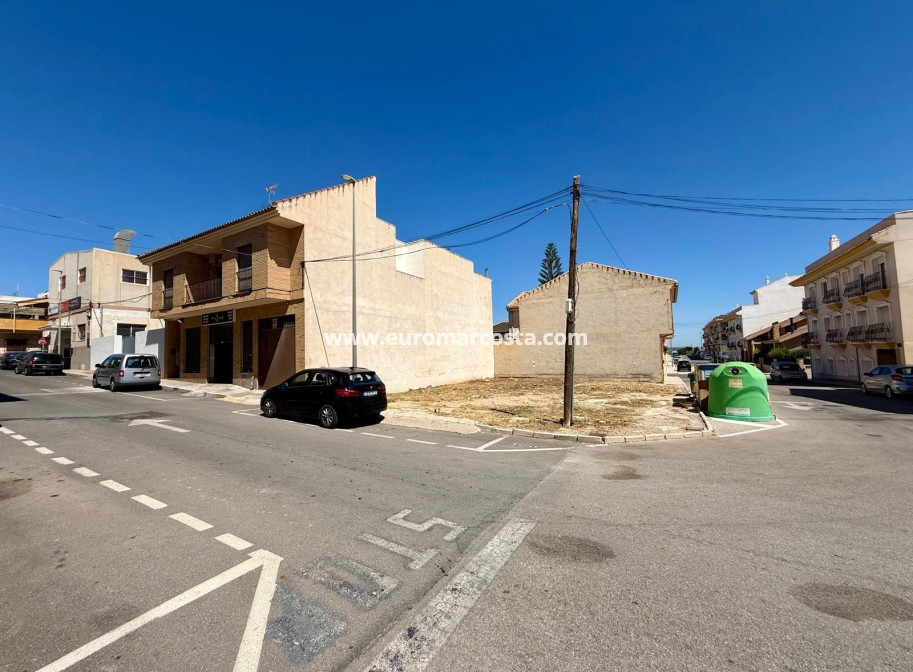 Sale - Plot / Land - San Miguel de Salinas - CENTRO URBANO