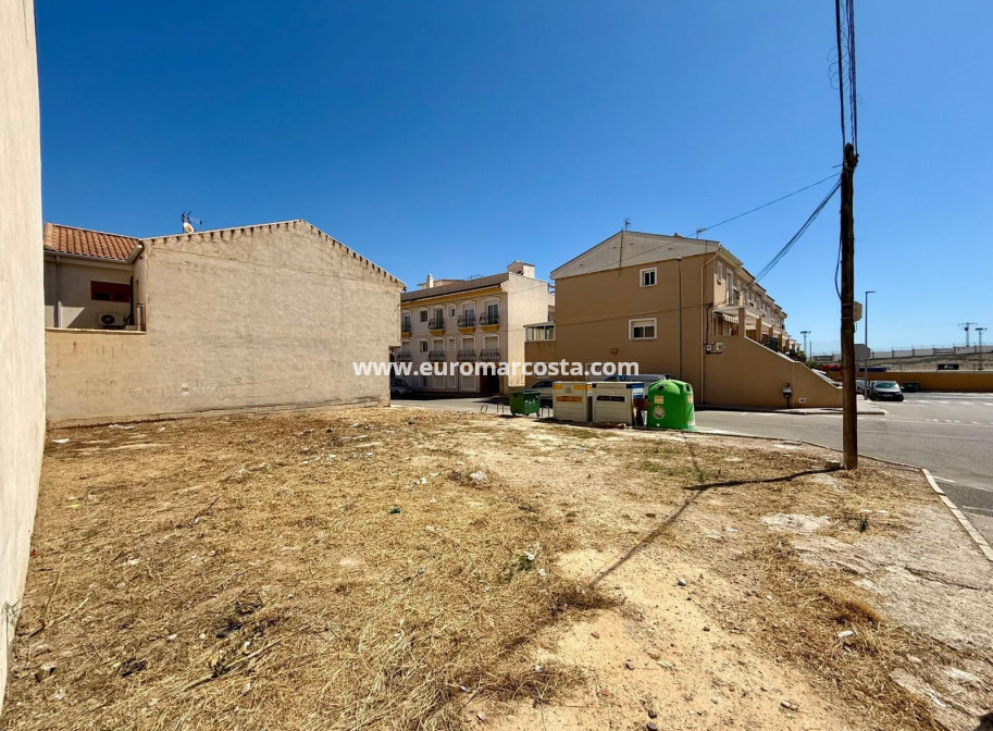 Sale - Plot / Land - San Miguel de Salinas - CENTRO URBANO