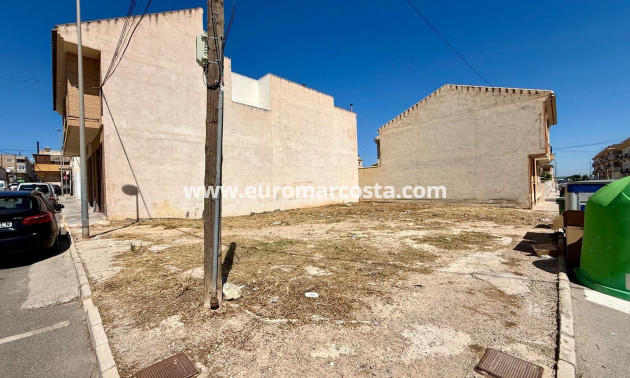 Sale - Plot / Land - San Miguel de Salinas - CENTRO URBANO