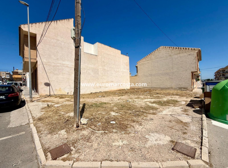 Sale - Plot / Land - San Miguel de Salinas - CENTRO URBANO