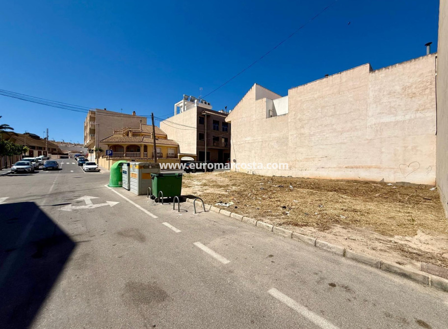 Sale - Plot / Land - San Miguel de Salinas - CENTRO URBANO