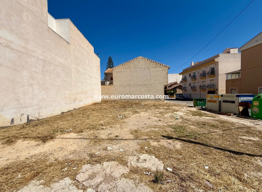 Sale - Plot / Land - San Miguel de Salinas - CENTRO URBANO