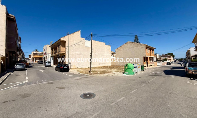 Sale - Plot / Land - San Miguel de Salinas - CENTRO URBANO