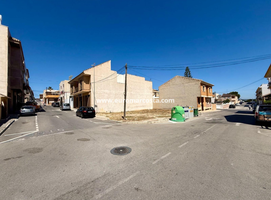 Sale - Plot / Land - San Miguel de Salinas - CENTRO URBANO