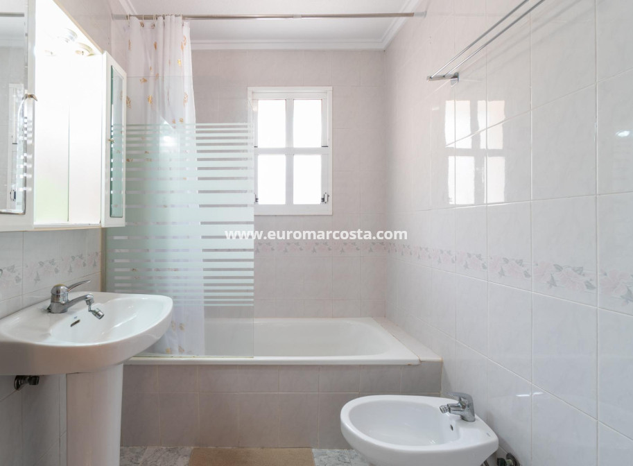 Alquiler a largo plazo - Apartamento / piso - Orihuela Costa
