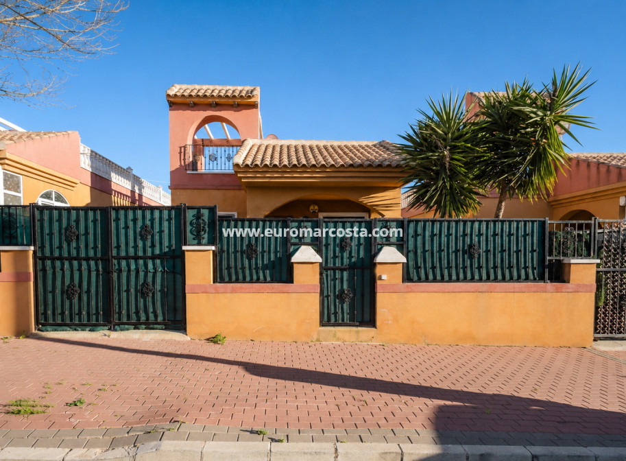 Sale - Chalet - Torrevieja - TORREVIEJA