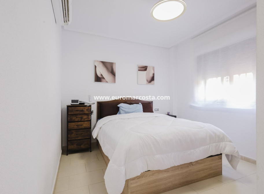 Sale - Chalet - Torrevieja - TORREVIEJA