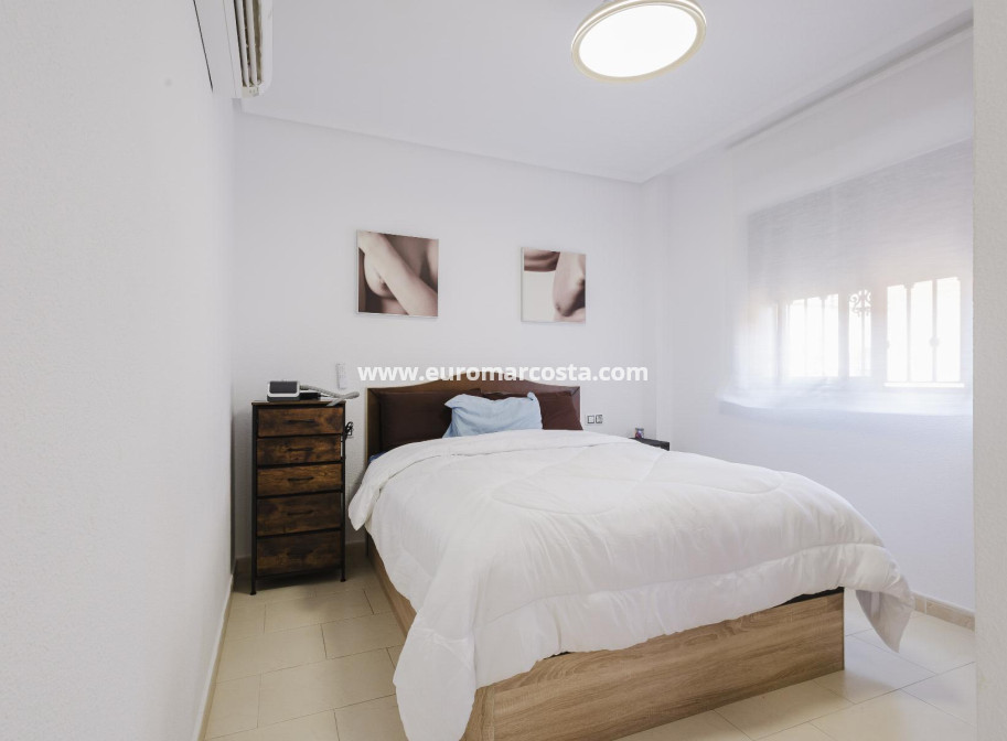 Sale - Chalet - Torrevieja - TORREVIEJA