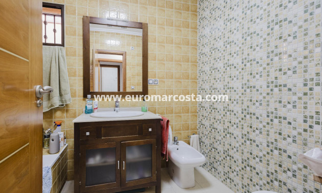 Sale - Chalet - Torrevieja - TORREVIEJA