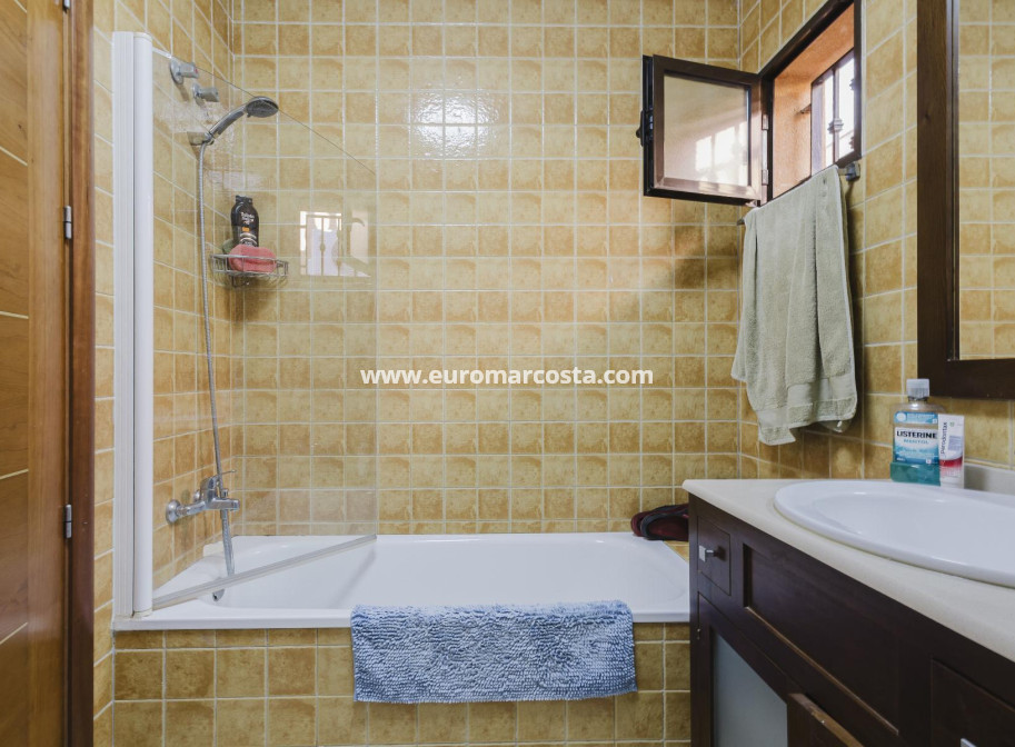 Sale - Chalet - Torrevieja - TORREVIEJA