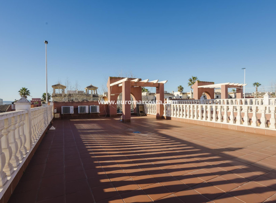 Sale - Chalet - Torrevieja - TORREVIEJA