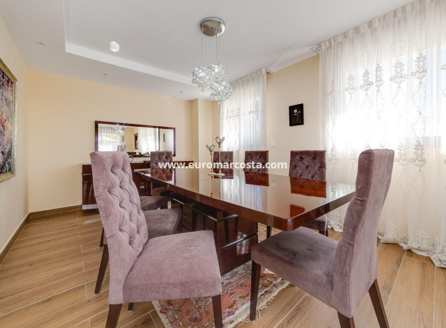 Objekte zum Wiederverkauf - Villa freitstehend - Torrevieja - TORREVIEJA