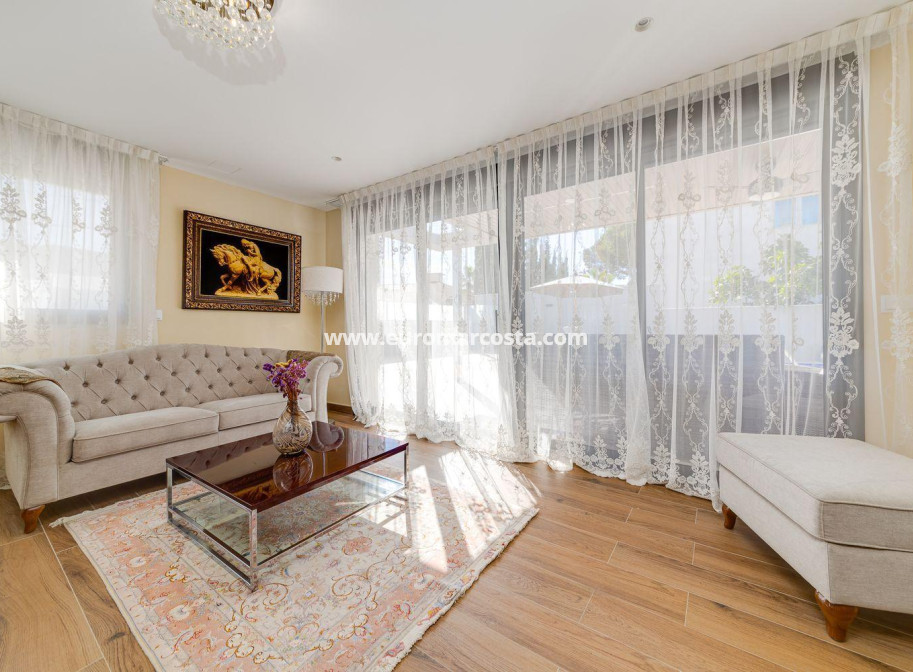 Objekte zum Wiederverkauf - Villa freitstehend - Torrevieja - TORREVIEJA
