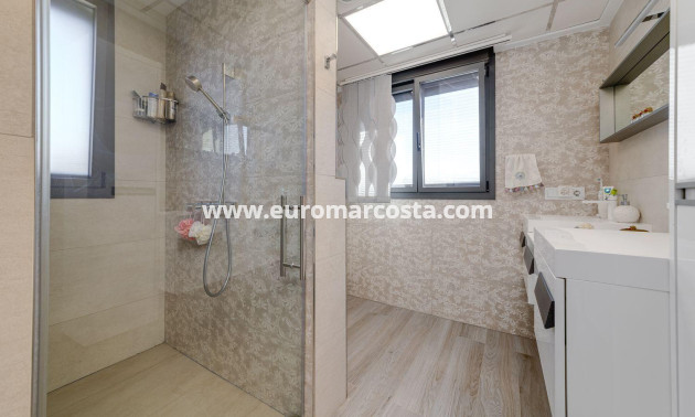 Objekte zum Wiederverkauf - Villa freitstehend - Torrevieja - TORREVIEJA