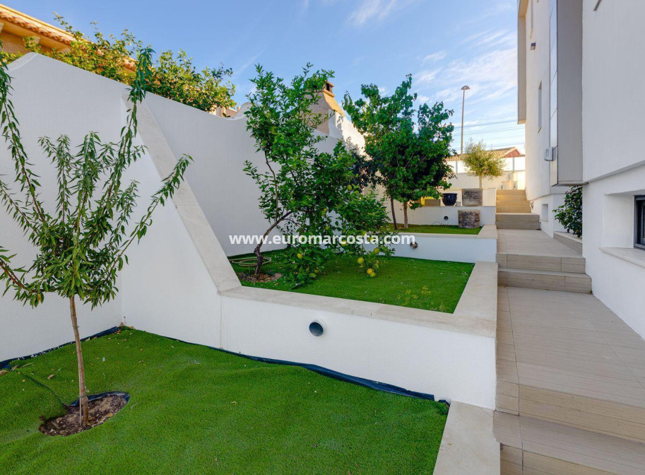 Objekte zum Wiederverkauf - Villa freitstehend - Torrevieja - TORREVIEJA