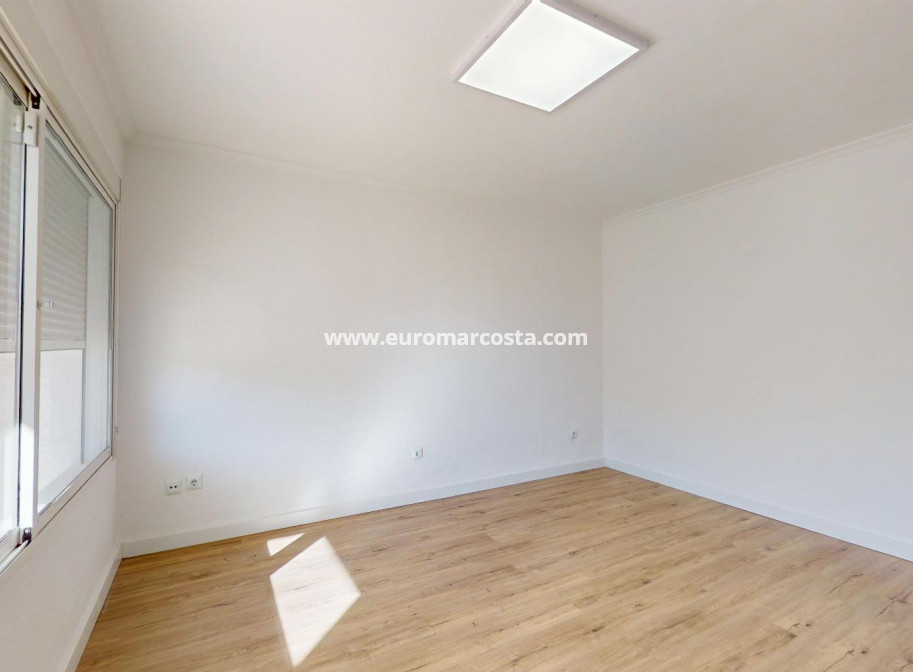 Sale - Bungalow - Orihuela Costa