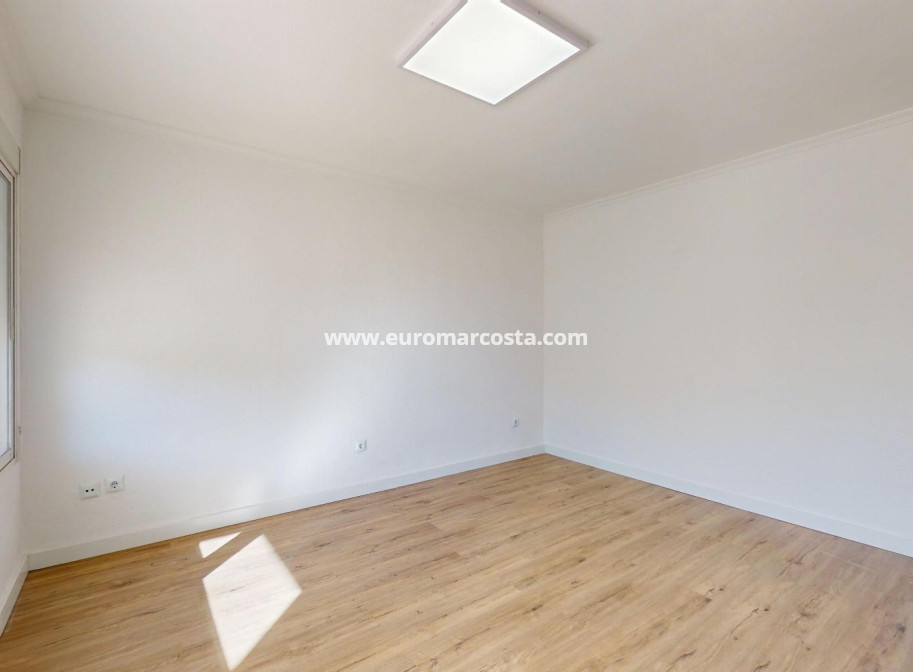 Sale - Bungalow - Orihuela Costa