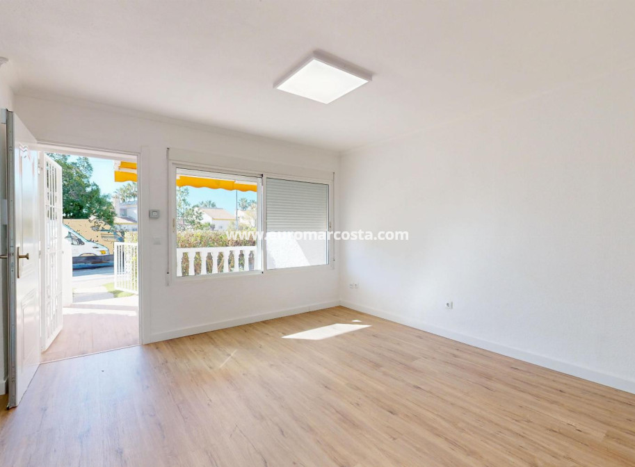 Sale - Bungalow - Orihuela Costa