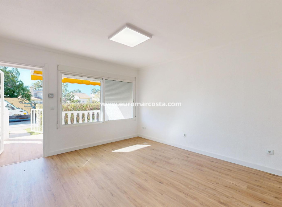 Sale - Bungalow - Orihuela Costa