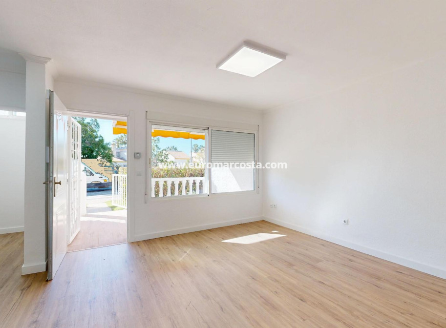 Sale - Bungalow - Orihuela Costa