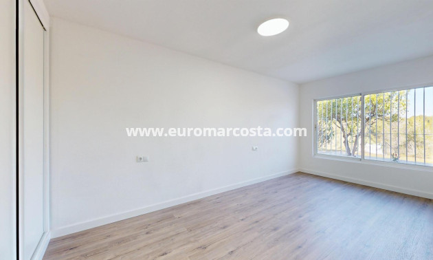 Sale - Bungalow - Orihuela Costa