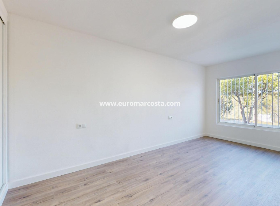 Sale - Bungalow - Orihuela Costa