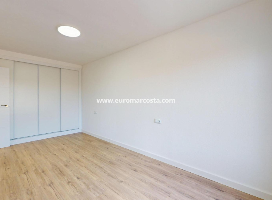 Sale - Bungalow - Orihuela Costa