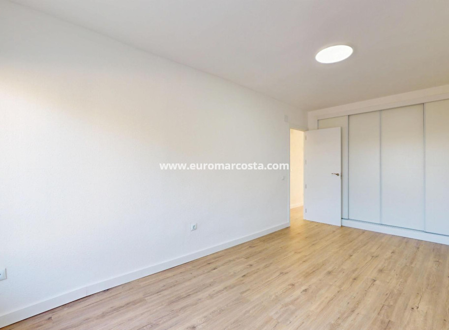 Sale - Bungalow - Orihuela Costa