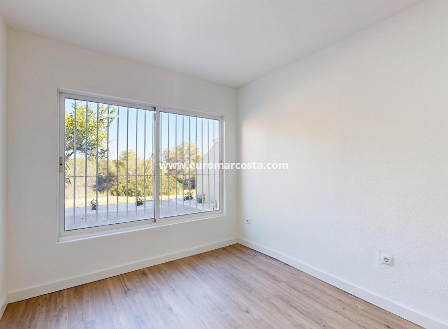 Sale - Bungalow - Orihuela Costa