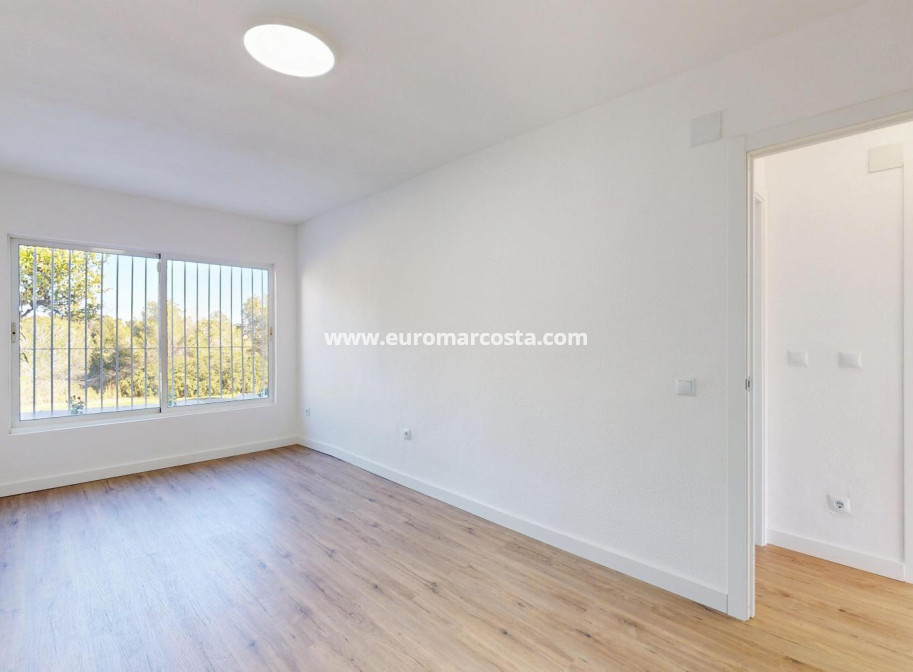 Sale - Bungalow - Orihuela Costa