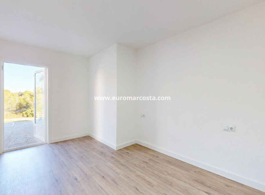 Sale - Bungalow - Orihuela Costa