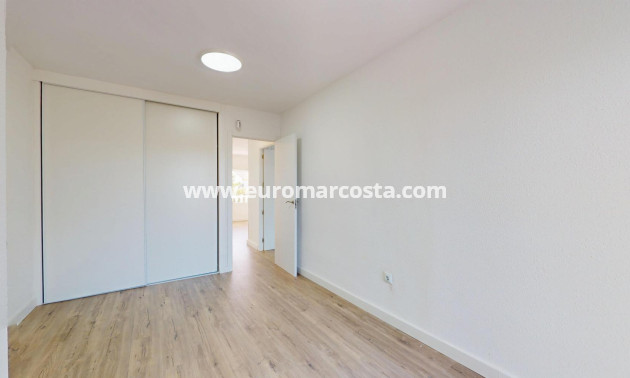 Sale - Bungalow - Orihuela Costa
