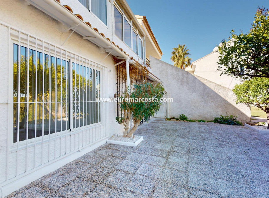 Sale - Bungalow - Orihuela Costa