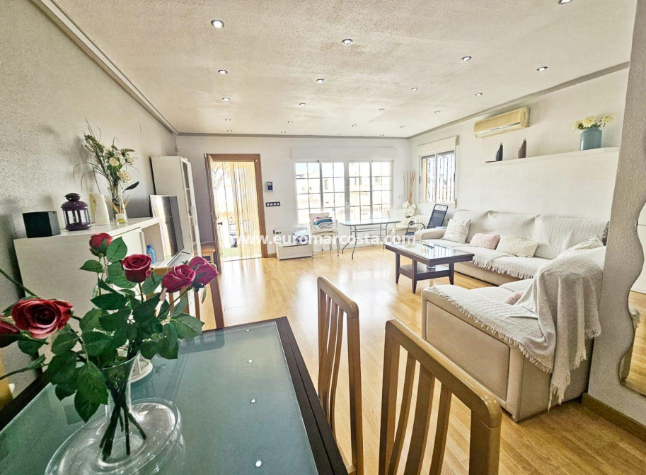 Venta - Chalet - Orihuela Costa