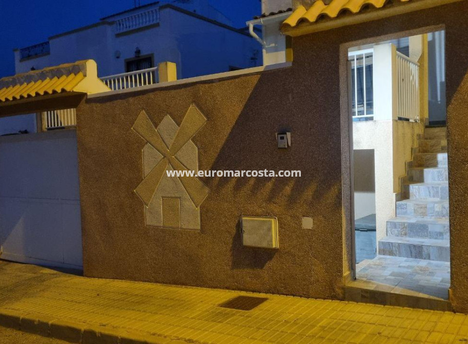 Venta - Chalet - Orihuela Costa