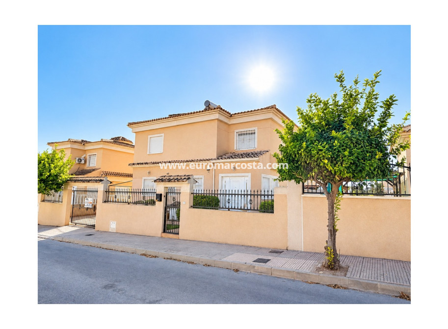 Venta - Villa Detached - San Fulgencio - urb.la marina