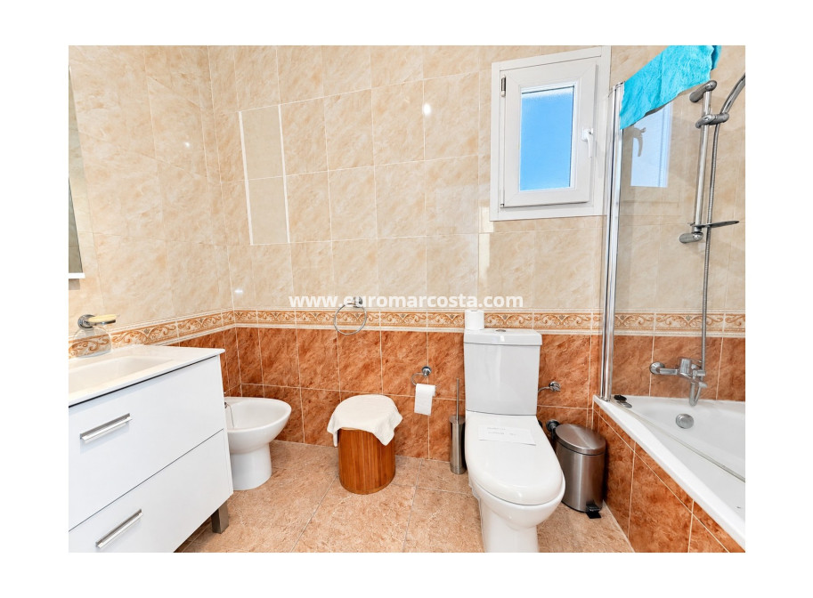 Venta - Villa Detached - San Fulgencio - urb.la marina