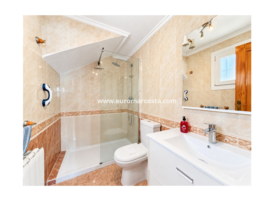 Venta - Villa Detached - San Fulgencio - urb.la marina