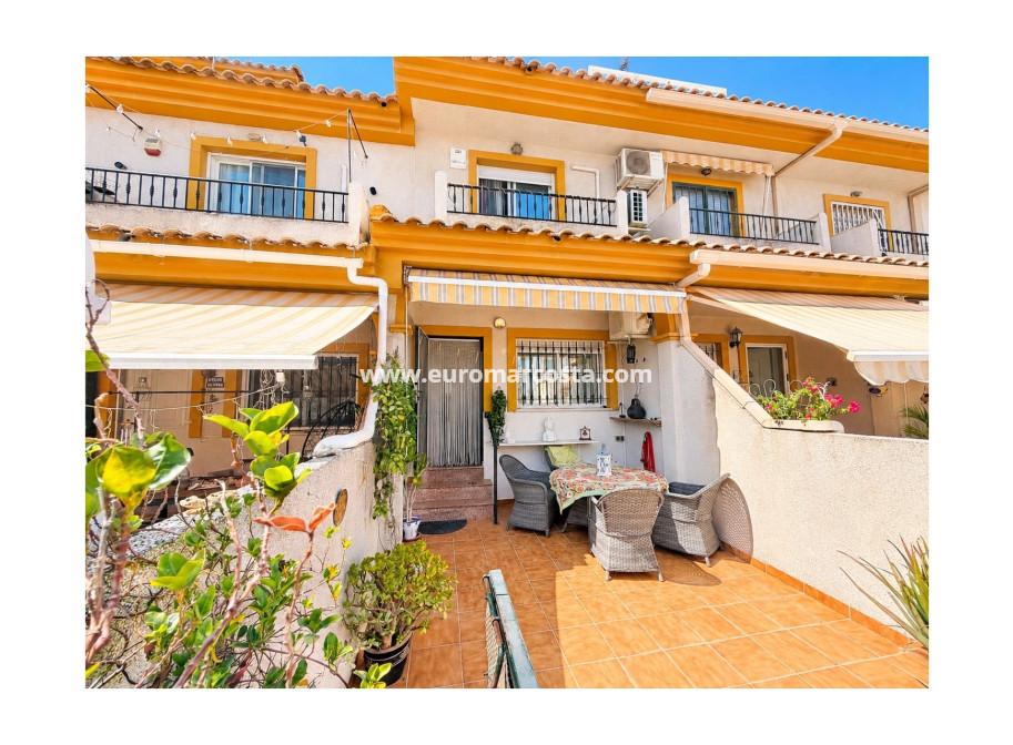 Sale - Townhouse - Daya Nueva